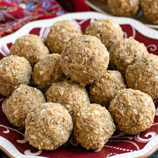 Gond ka ladduTil Ke Laddoo-Top 5 Delicious Indian Sweets- NUTRIWORLD