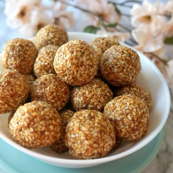 Til Ke Laddoo-Top 5 Delicious Indian Sweets- NUTRIWORLD